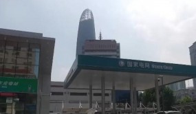 一天要充兩次電，上了高速不敢下，新能源汽車如何才能跑出“城市圈”？